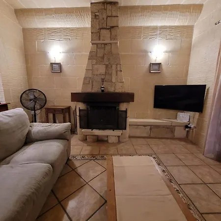 Under New Management! Sant Antnin Luxurious With Pool Sannat Near Victoria Gozo Family Friends Couples Views Balcony Roof Terrace Romantic Getaway ヴィラ Munxar