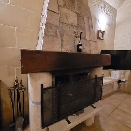 Under New Management! Sant Antnin Luxurious With Pool Sannat Near Victoria Gozo Family Friends Couples Views Balcony Roof Terrace Romantic Getaway ヴィラ
