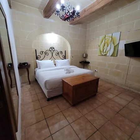Under New Management! Sant Antnin Luxurious With Pool Sannat Near Victoria Gozo Family Friends Couples Views Balcony Roof Terrace Romantic Getaway ヴィラ *