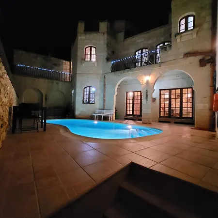 Under New Management! Sant Antnin Luxurious With Pool Sannat Near Victoria Gozo Family Friends Couples Views Balcony Roof Terrace Romantic Getaway ヴィラ