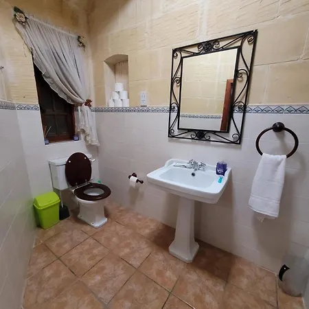 Under New Management! Sant Antnin Luxurious With Pool Sannat Near Victoria Gozo Family Friends Couples Views Balcony Roof Terrace Romantic Getaway ヴィラ Munxar