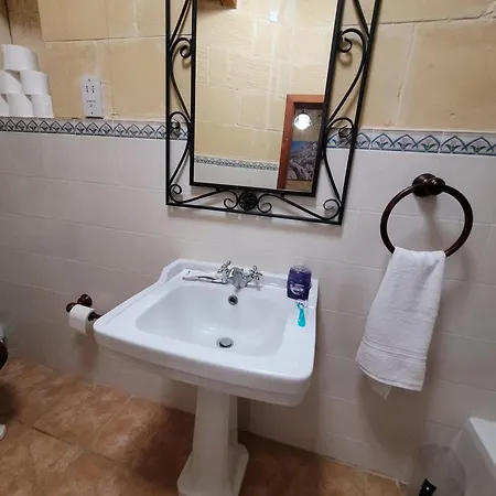 Under New Management! Sant Antnin Luxurious With Pool Sannat Near Victoria Gozo Family Friends Couples Views Balcony Roof Terrace Romantic Getaway ヴィラ