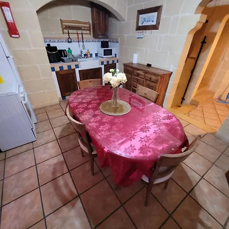 Under New Management! Sant Antnin Luxurious With Pool Sannat Near Victoria Gozo Family Friends Couples Views Balcony Roof Terrace Romantic Getaway ヴィラ