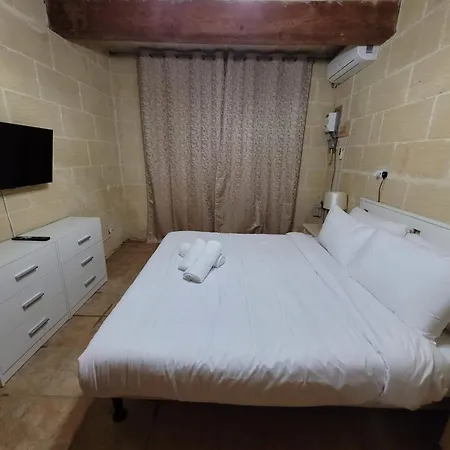 Under New Management! Sant Antnin Luxurious With Pool Sannat Near Victoria Gozo Family Friends Couples Views Balcony Roof Terrace Romantic Getaway Munxar