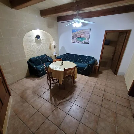 Under New Management! Sant Antnin Luxurious With Pool Sannat Near Victoria Gozo Family Friends Couples Views Balcony Roof Terrace Romantic Getaway ヴィラ