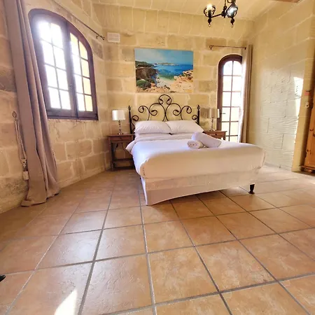 Under New Management! Sant Antnin Luxurious With Pool Sannat Near Victoria Gozo Family Friends Couples Views Balcony Roof Terrace Romantic Getaway ヴィラ *