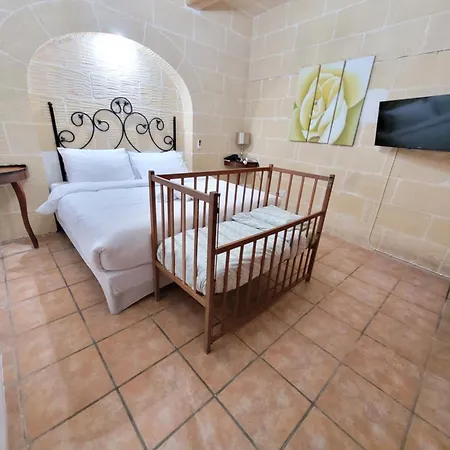 Under New Management! Sant Antnin Luxurious With Pool Sannat Near Victoria Gozo Family Friends Couples Views Balcony Roof Terrace Romantic Getaway ヴィラ *